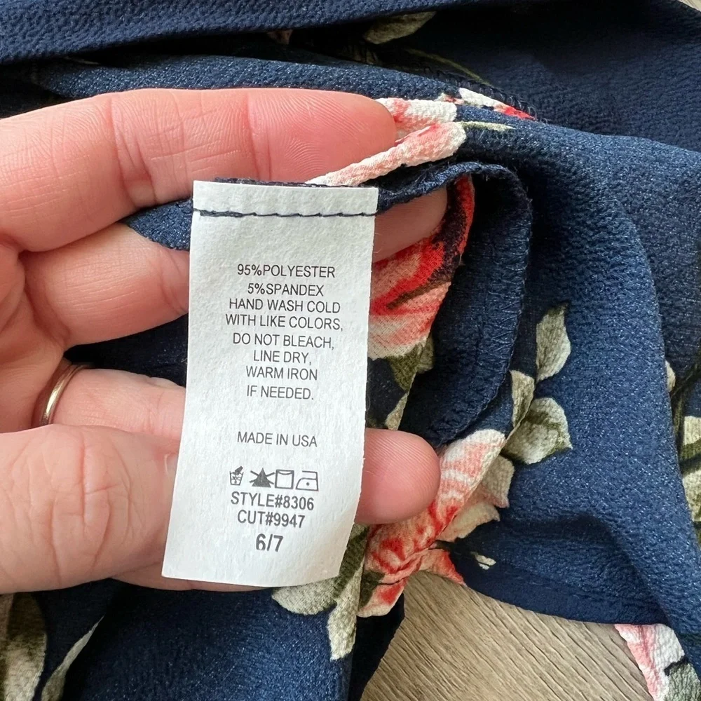 Coveted Clothing Floral Kimono Wrap Size Medium 6/7